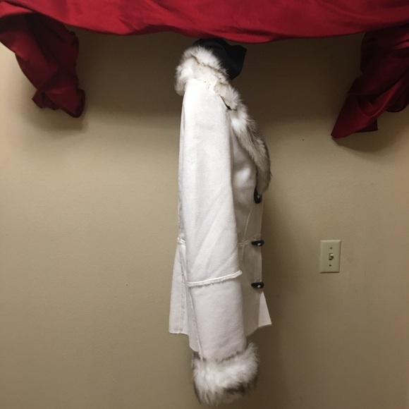 Gorgeous and Cozy Venus Cream Faux Suede Sherpa Jacket with Faux Fur, Size Small - Picture 10 of 14